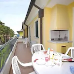 Lovely Flat In A Building Surrounded By Garden Apartment