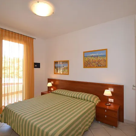 Appartement Lovely Flat In A Building Surrounded By Garden Bibione