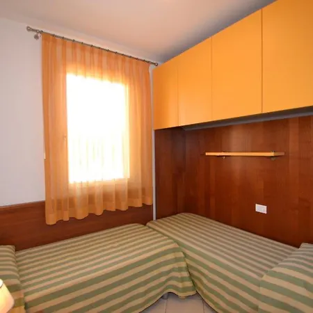 Lovely Flat In A Building Surrounded By Garden *