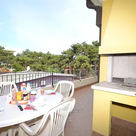 Lovely Flat In A Building Surrounded By Garden Bibione